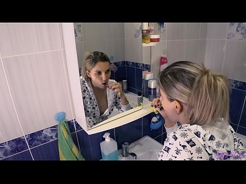 ❤️ Bidh Hack le òga ann am pajamas a’ crìochnachadh cum beòil ann an asal - letty black ️  Pornografach  aig gd.bestsexporno.ru ﹏